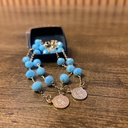 PULSEIRA ESCAPULÁRIO CRISTAL AZUL CLARO MEDALHA SÃO BENTO  (3 UNIDADES)