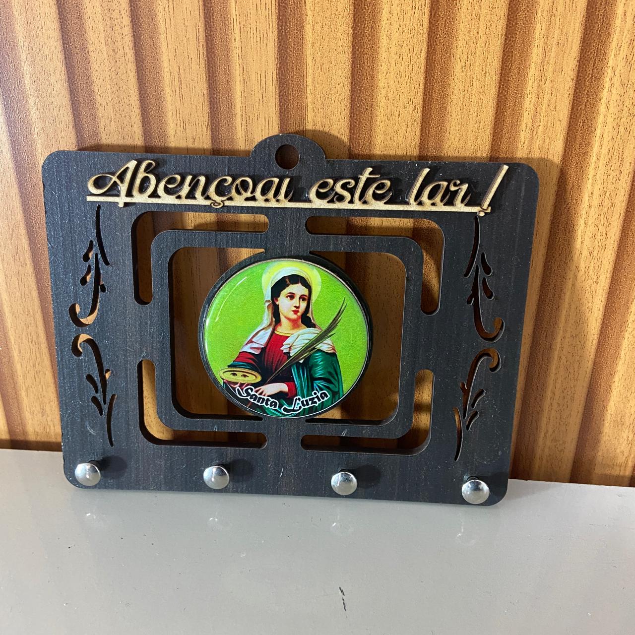 PORTA CHAVE VAZADO RESINADO SANTA LUZIA 14CM (1 UNIDADE)
