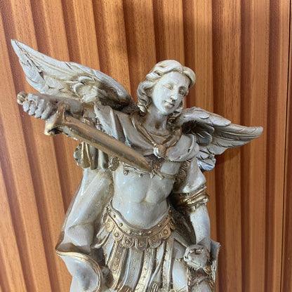 IMAGEM DE GESSO SÃO MIGUEL ARCANJO BEGE E DOURADO 30CM (1 UNIDADE)