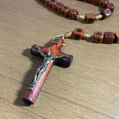 TERÇO DE MADEIRA CONTA QUADRADA SANTO ANTÔNIO 08MM  (1 UNIDADE)