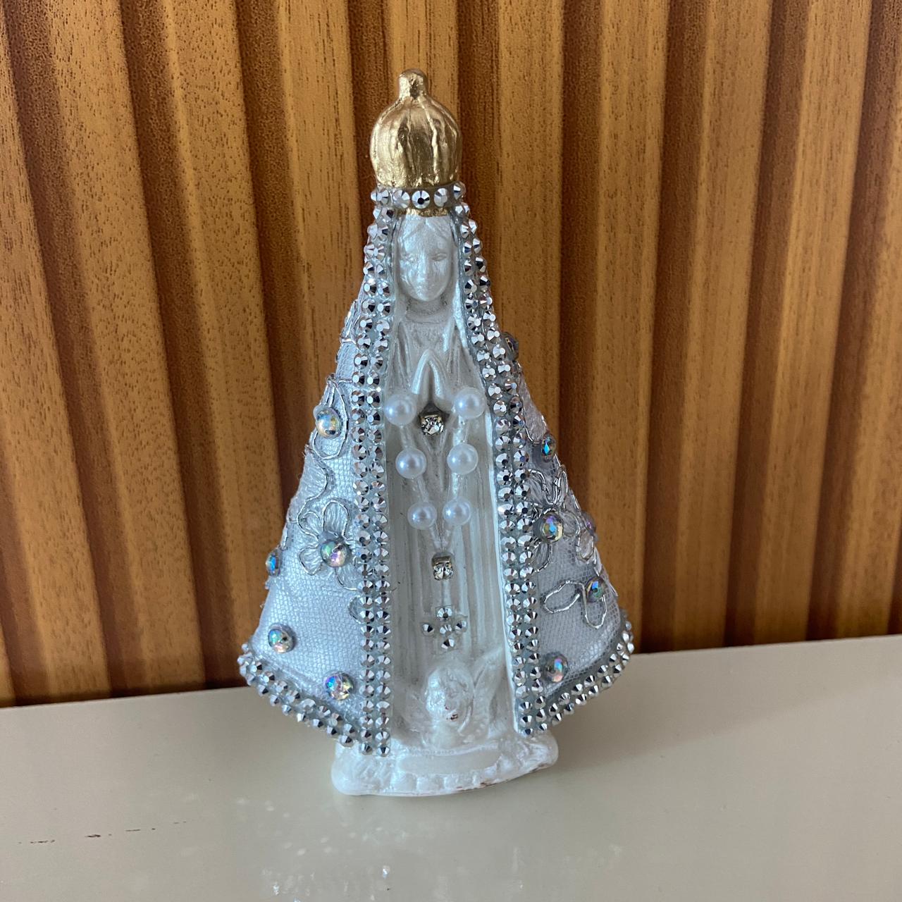 IMAGEM DE GESSO NOSSA SENHORA APARECIDA BRANCA DECOUPAGE PRATA 15CM (1 UNIDADE)