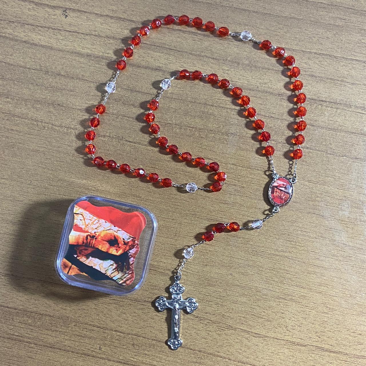 TERÇO SEMICRISTAL NA CAIXINHA MÃOS ENSANGUENTADAS 6MM (6 UNIDADES)
