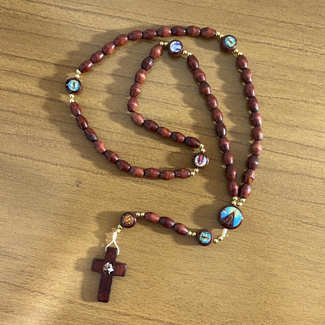 TERÇO DE MADEIRA SANTOS SORTIDOS 7 MEDALHAS  (12 UNIDADES)