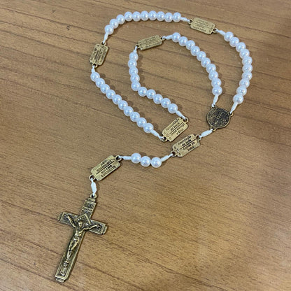 TERÇO PÉROLA CONTEMPLAÇÃO DOS MISTÉRIOS DO ROSÁRIO MEDALHA SÃO BENTO (1 UNIDADE)