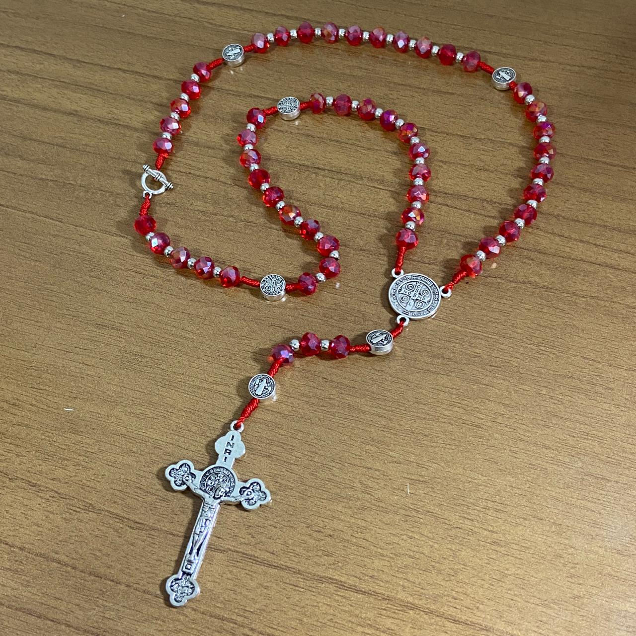 TERÇO CRISTAL MEDALHA DE SÃO BENTO 6MM VERMELHO (1 UNIDADE)