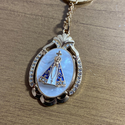 CHAVEIRO LUXO NOSSA SENHORA APARECIDA MADREPÉROLA COM STRASS MOD4 (6 UNIDADES)