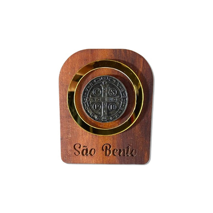 ADORNO DE MESA MADEIRA MEDALHA SÃO BENTO DE METAL COM ACRÍLICO 9,5CM(1 UNIDADE)