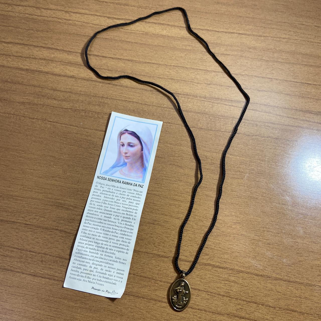 CORDÃO COM MEDALHA OURO VELHO RAINHA DA PAZ  (1 UNIDADES)