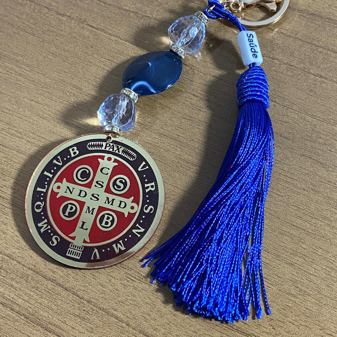 CHAVEIRO DE PEDRARIAS MEDALHA SÃO BENTO EM ACRÍLICO (1 UNIDADE)