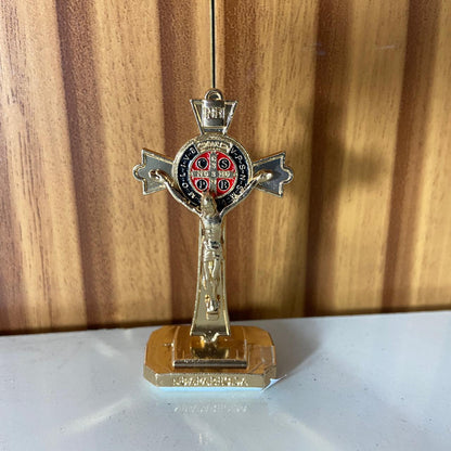 CRUCIFIXO DOURADO MEDALHA SÃO BENTO PARA CARRO  (6 UNIDADES)