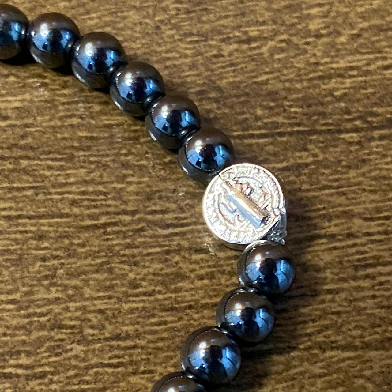 PULSEIRA HEMATITA MEDALHA SÃO BENTO 06MM MOD3  ( 1 UNIDADE)