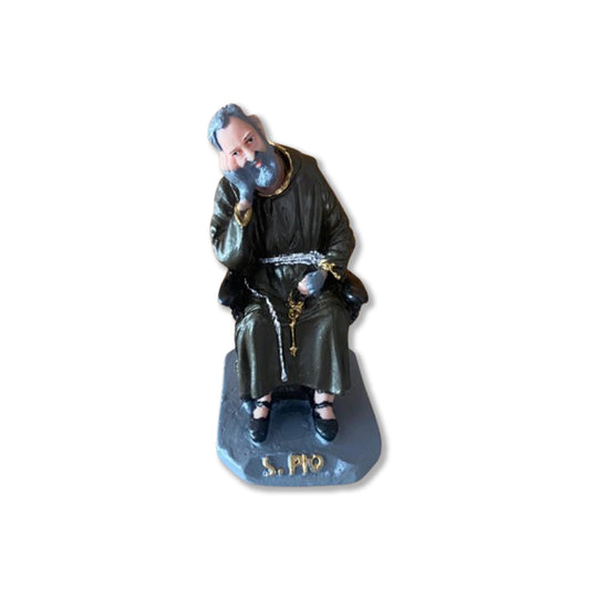 IMAGEM DE RESINA NACIONAL SANTO PADRE PIO SENTADO 10CM (1 UNIDADE)