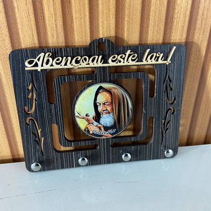 PORTA CHAVE VAZADO RESINADO SANTO PADRE PIO 14CM (1 UNIDADE)