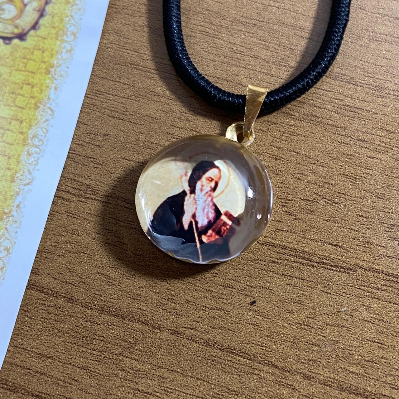 CORDÃO COM MEDALHA DE VIDRO SÃO BENTO (6 UNIDADES)