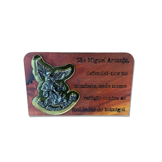 ADORNO DE MESA MADEIRA COM ORAÇÃO SÃO MIGUEL ARCANJO METAL OURO VELHO 7,7CM (1 UNIDADE)