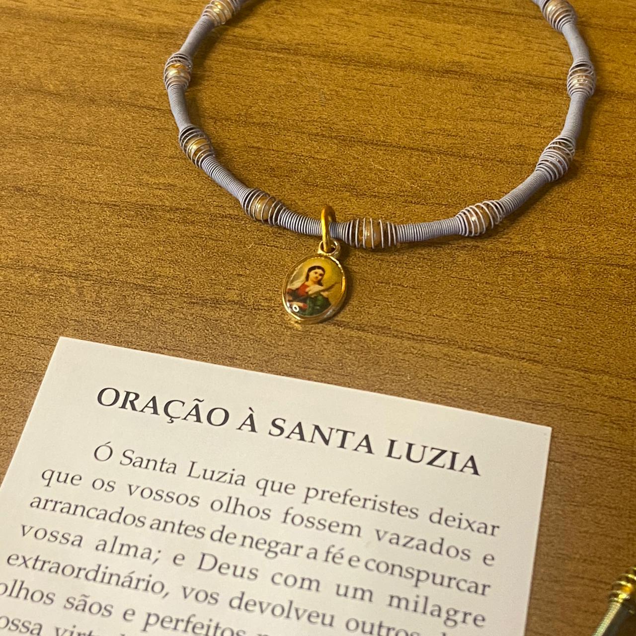 PULSEIRA DE MOLA COM MEDALHA SANTA LUZIA CORES SORTIDAS  (3 UNIDADES)