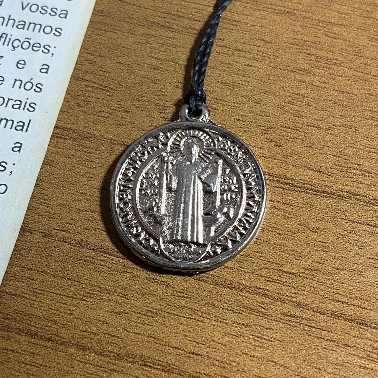 CORDÃO COM MEDALHA SÃO BENTO PRATEADA  (1 UNIDADES)