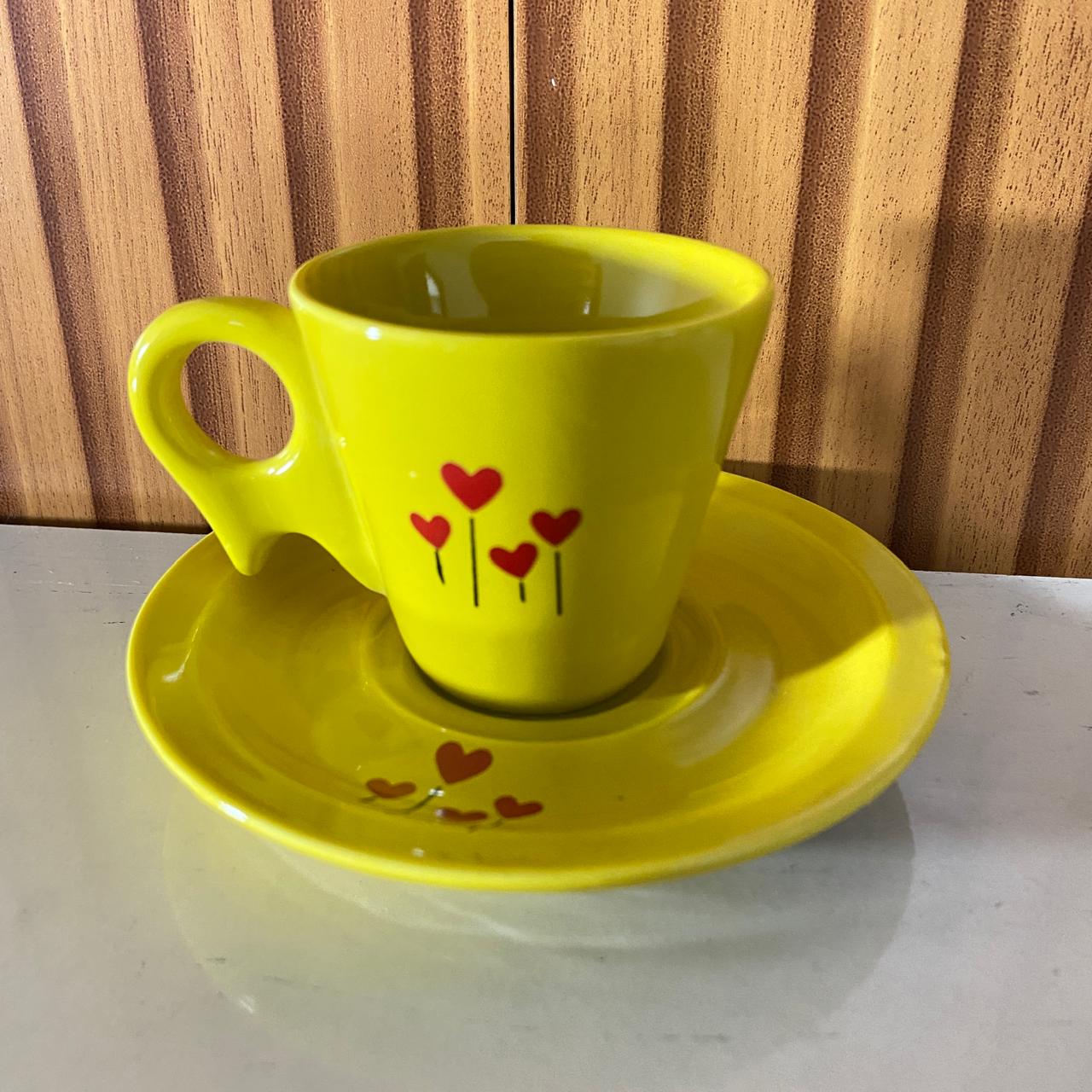 XÍCARA COM PIRES FLOR AMARELA 100ML (1 UNIDADE)