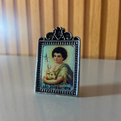 ADORNO DE MESA METAL SÃO JOÃO BATISTA MENINO 5CM (1 UNIDADE)