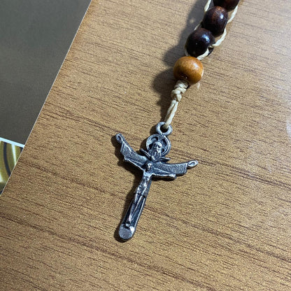 TERÇO DE MADEIRA SONECA MEDALHA SÃO BENTO 8MM(1 UNIDADE)