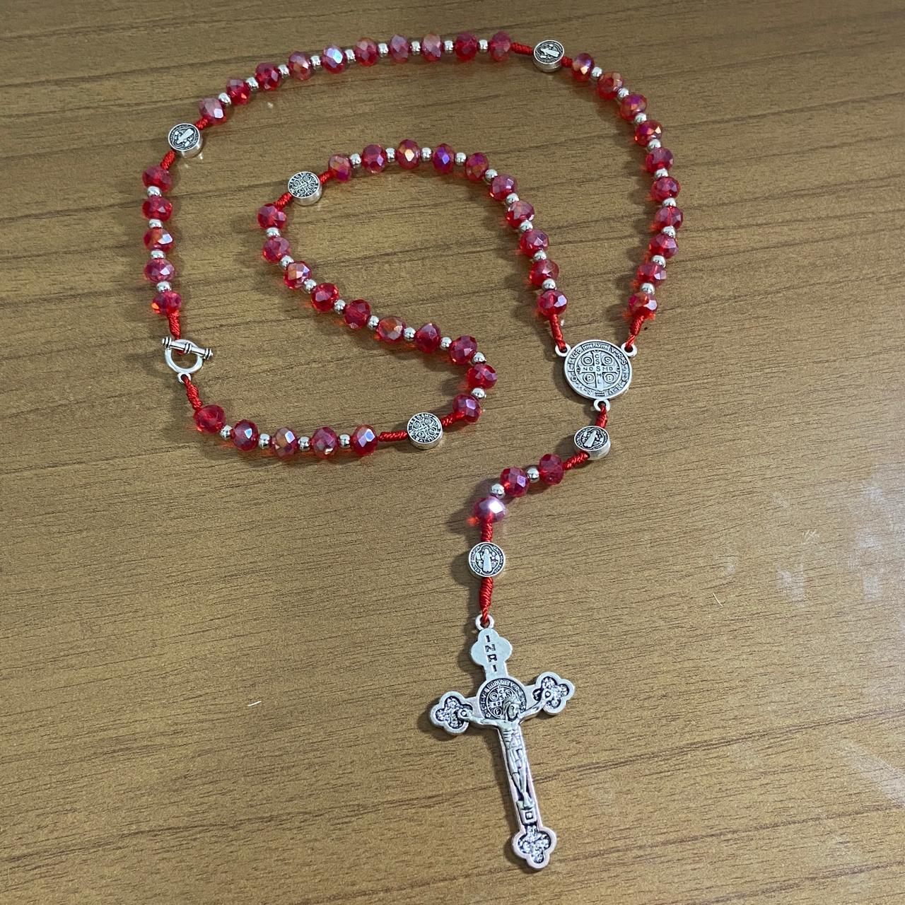 TERÇO CRISTAL MEDALHA DE SÃO BENTO 6MM VERMELHO (1 UNIDADE)