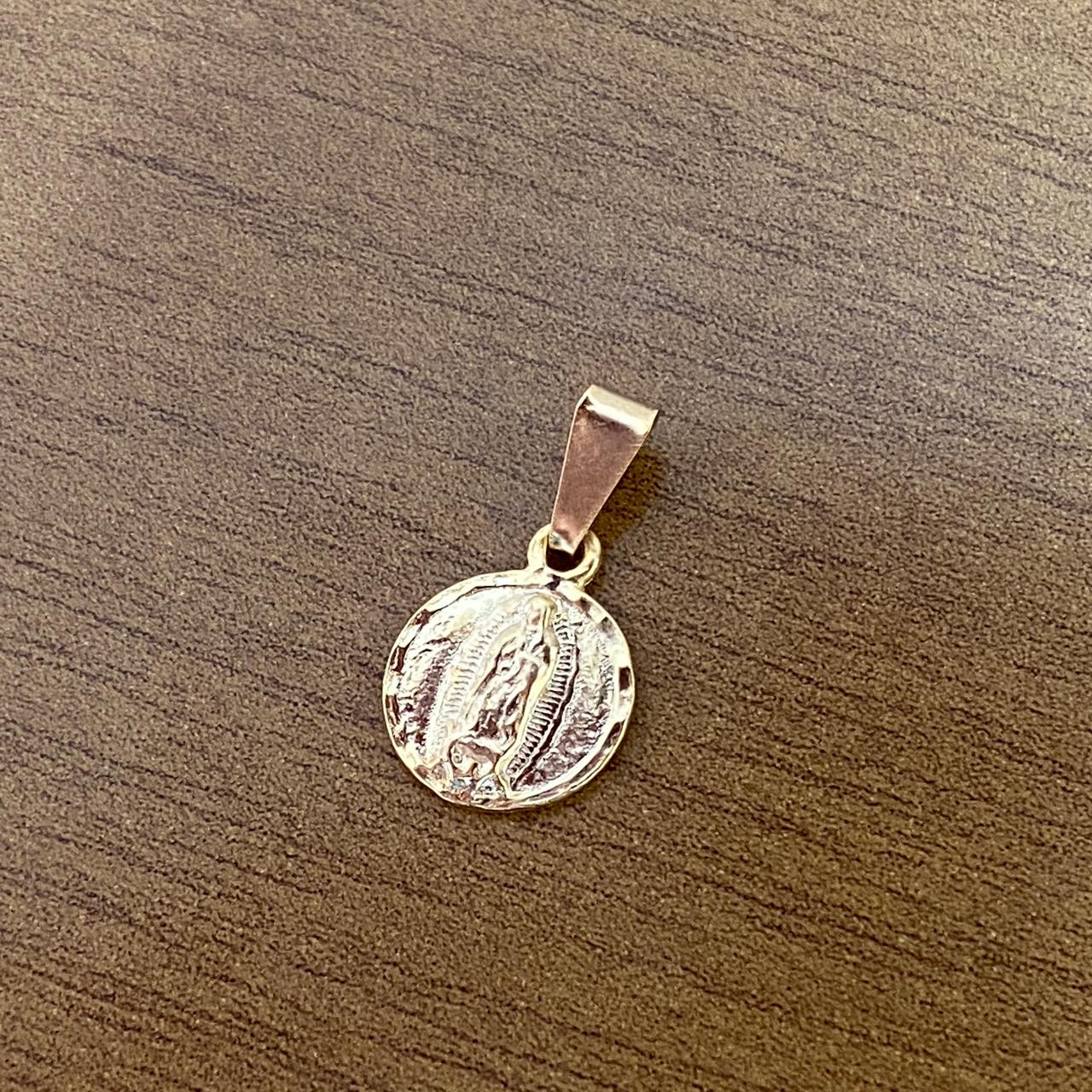 PINGENTE DOURADO REDONDO NOSSA SENHORA DE GUADALUPE  (6 UNIDADES)