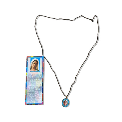 CORDÃO COM MEDALHA RESINADA RAINHA DA PAZ  (1 UNIDADES)