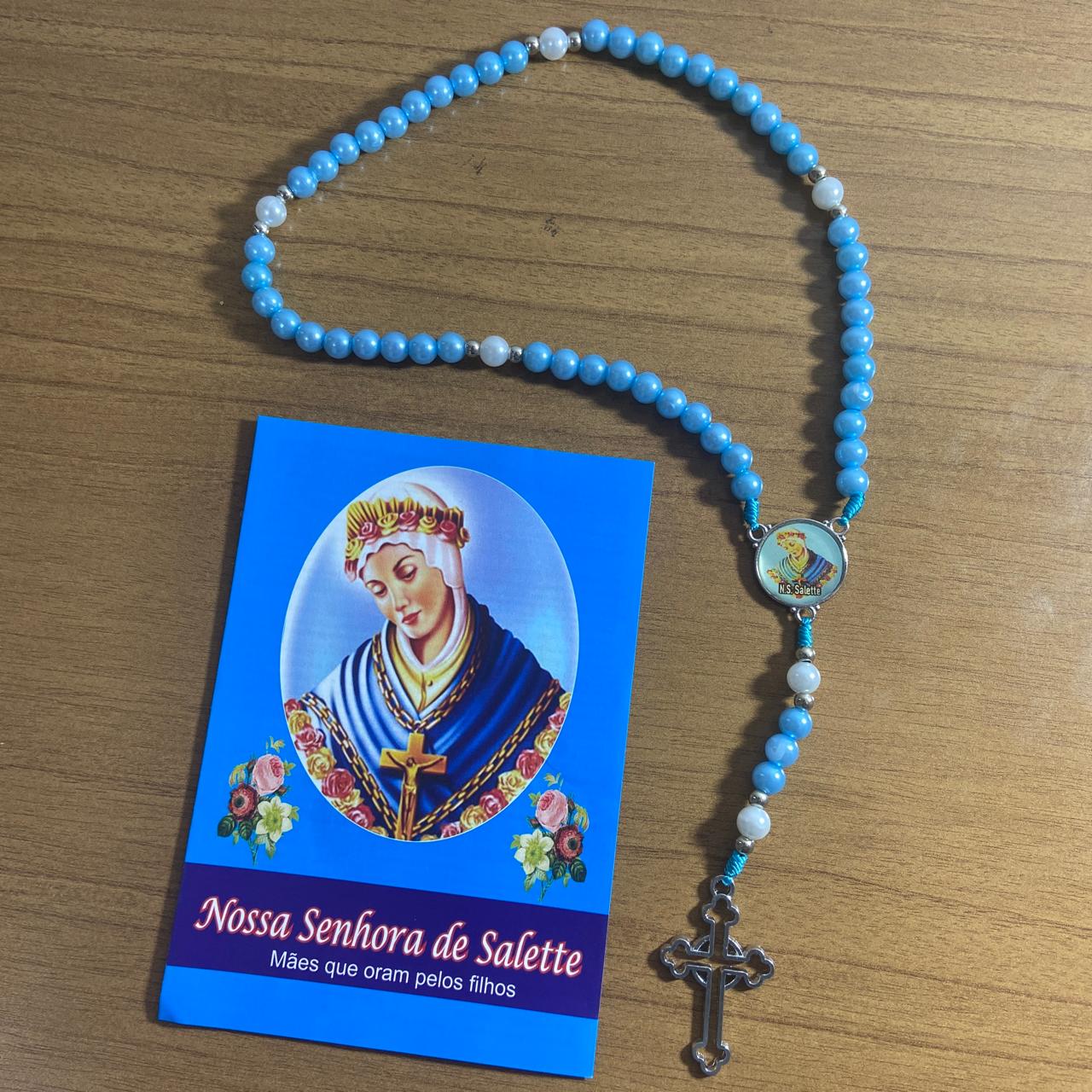 TERÇO PÉROLA AZUL NOSSA SENHORA DE SALETTE 08MM (1 UNIDADE)