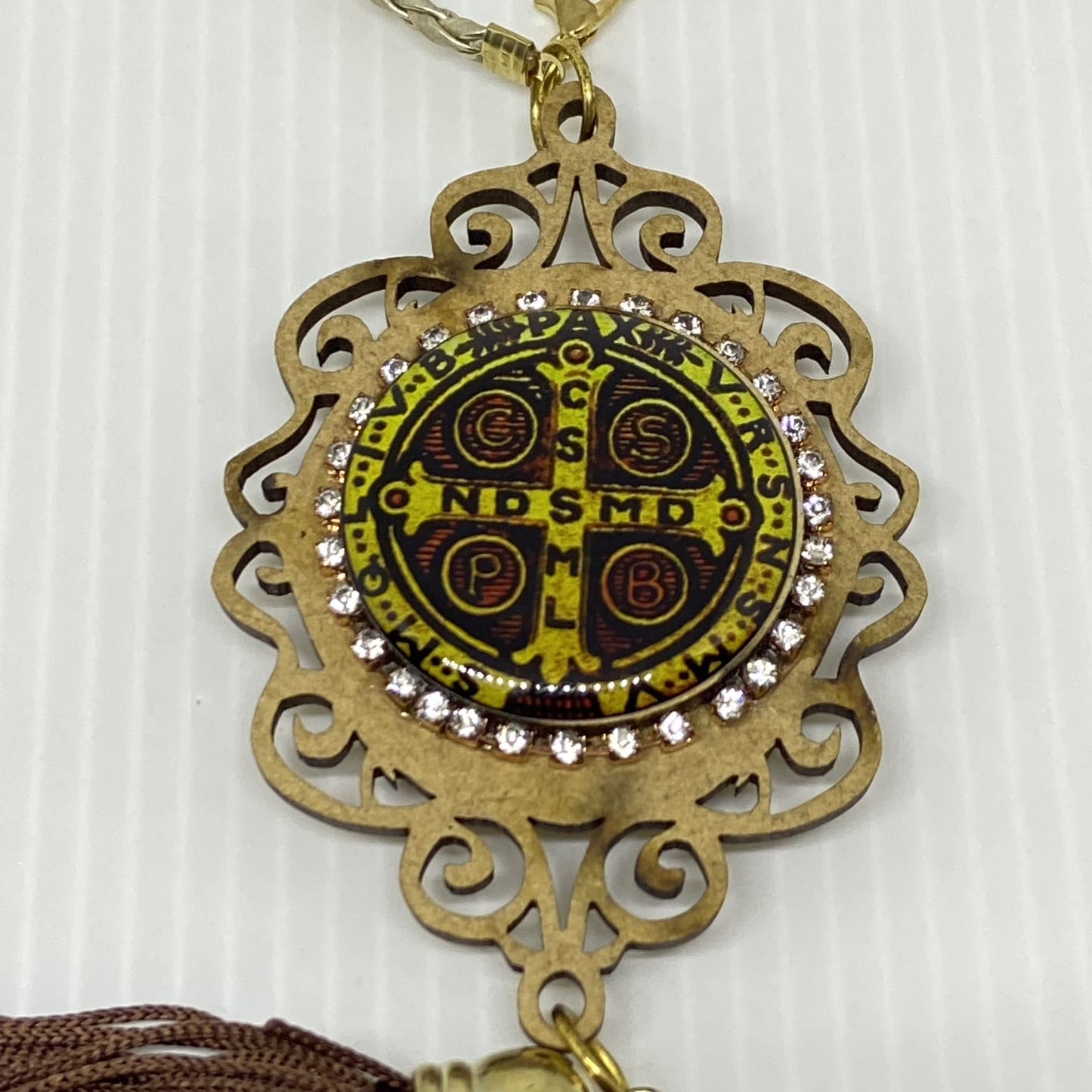 ADORNO DE CARRO MEDALHA SÃO BENTO (3 UNIDADES)