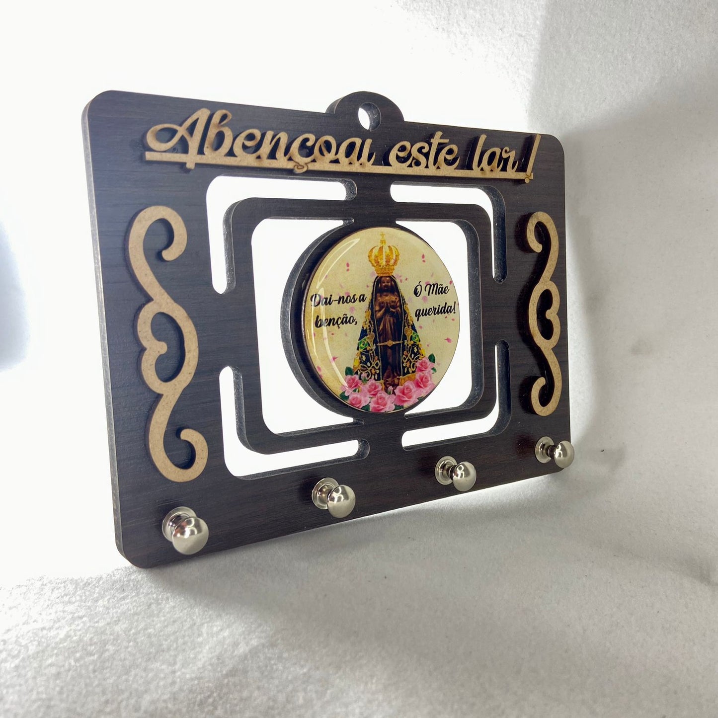 PORTA CHAVE VAZADO RESINADO NOSSA SENHORA APARECIDA AMARELO 14CM (1 UNIDADE)
