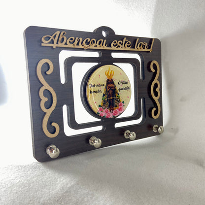 PORTA CHAVE VAZADO RESINADO NOSSA SENHORA APARECIDA AMARELO 14CM (1 UNIDADE)