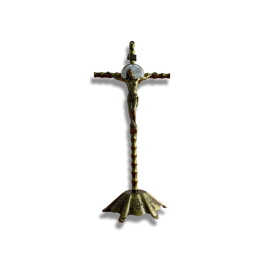 CRUCIFIXO DE METAL OURO VELHO COM MEDALHA SÃO BENTO 23CM (1 UNIDADE)
