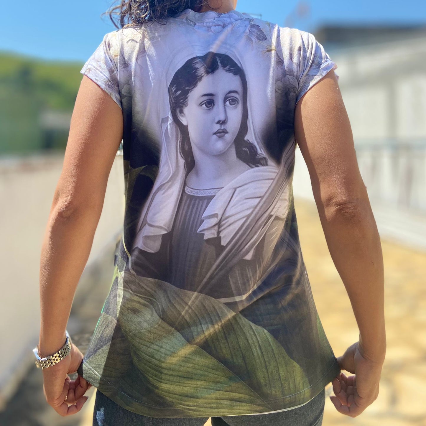 CAMISETA RELIGIOSA SANTA LUZIA MOD2 TAMANHO:M (1 UNIDADE)