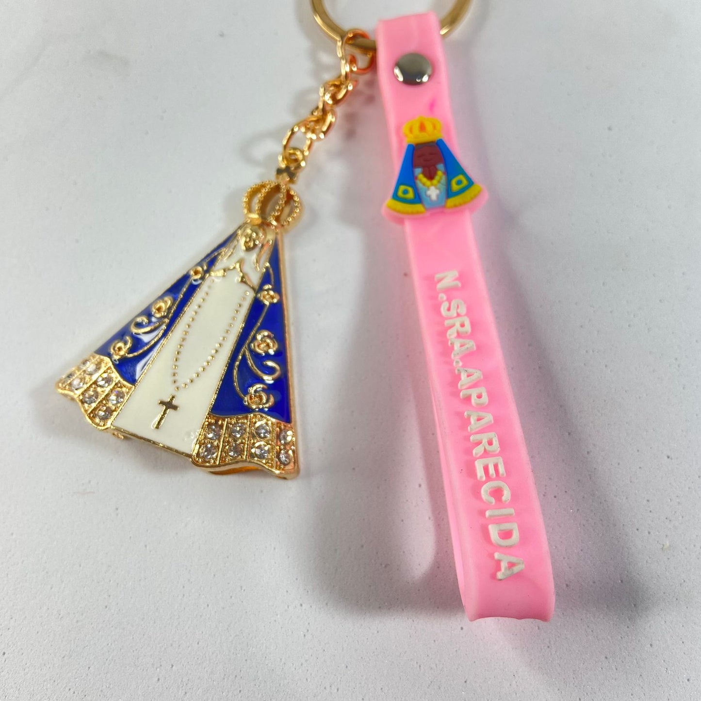 CHAVEIRO NOSSA SENHORA APARECIDA COM FITA SILICONE ROSA (3 UNIDADES)