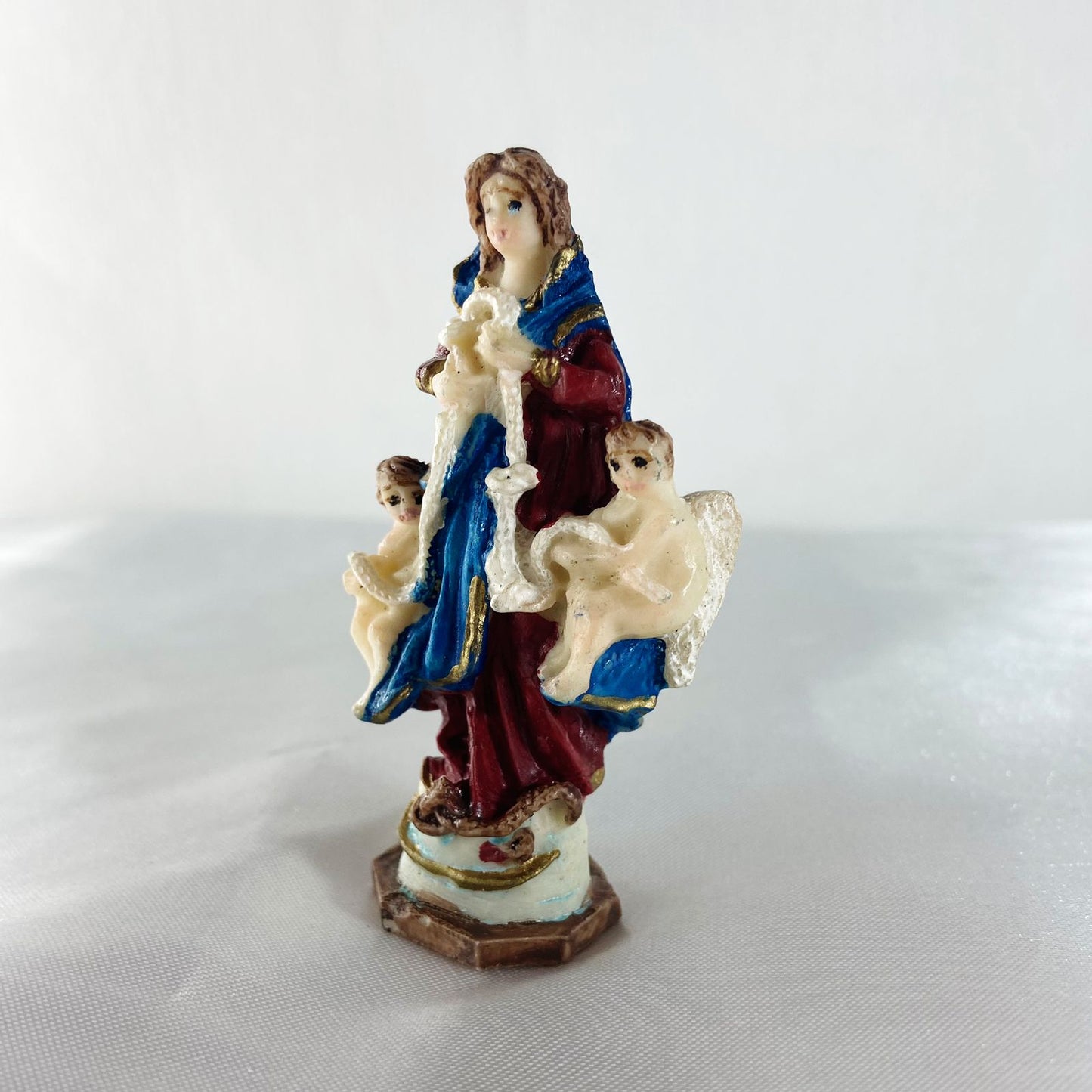 IMAGEM DE RESINA IMPORTADA NOSSA SENHORA DESATADORA DOS NÓS 08CM MOD1 (1 UNIDADE)