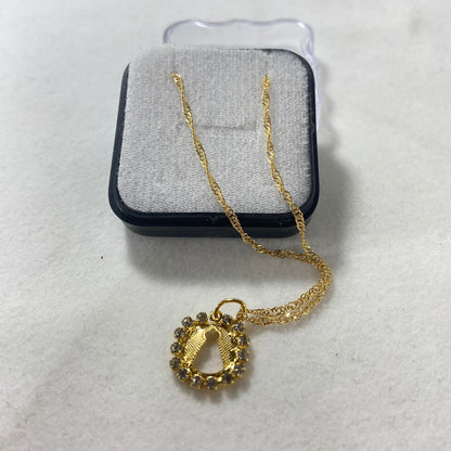 CORRENTE DOURADA NOSSA SENHORA APARECIDA OVAL COM STRASS BRANCO (1 UNIDADE)