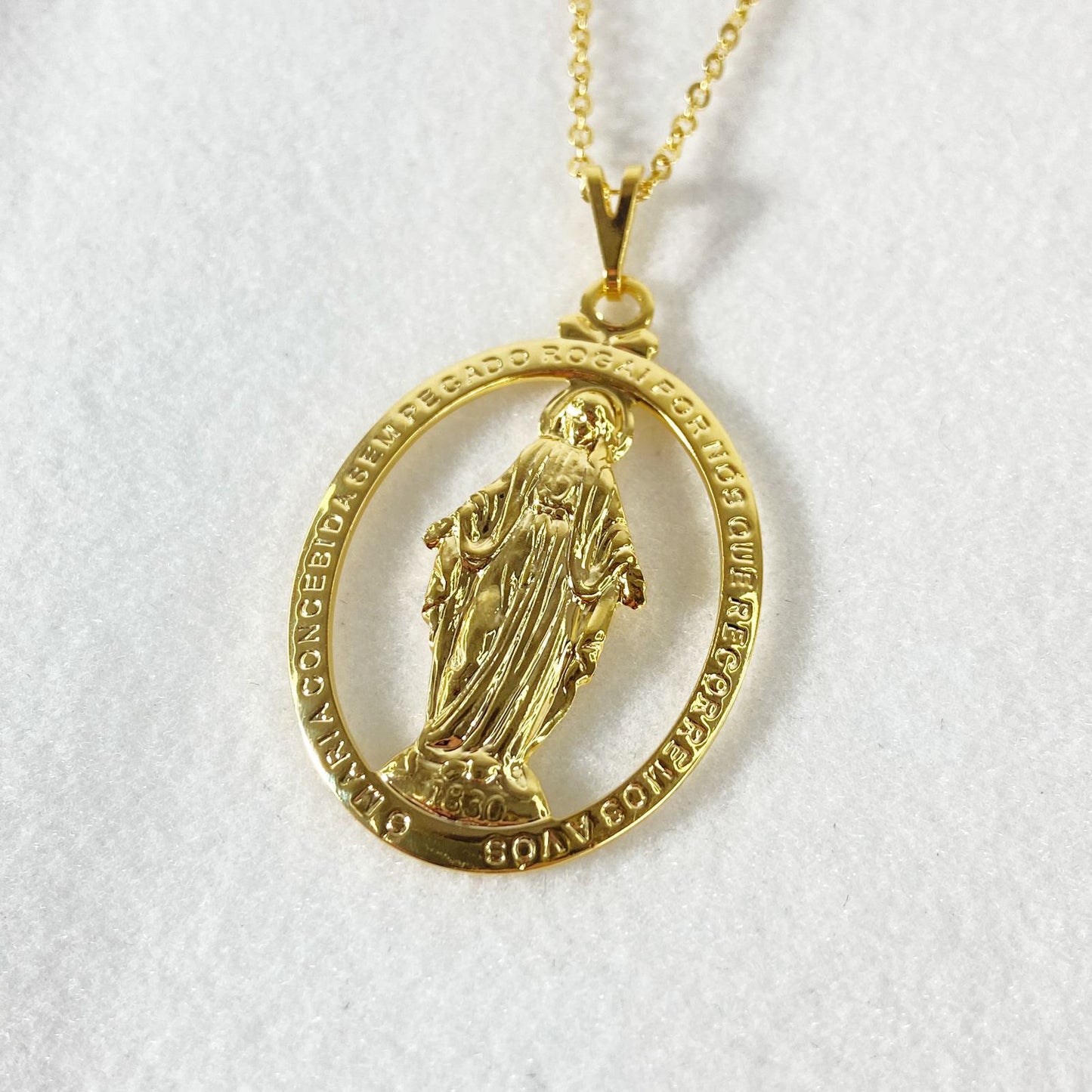 CORRENTE DOURADA OVAL NOSSA SENHORA DAS GRAÇAS (1UNIDADE)