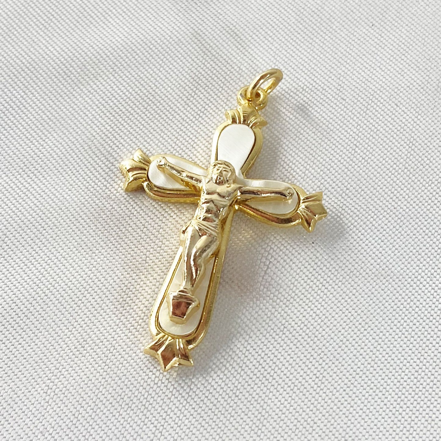 PINGENTE DOURADO CRUCIFIXO MOD3 (12 UNIDADES)