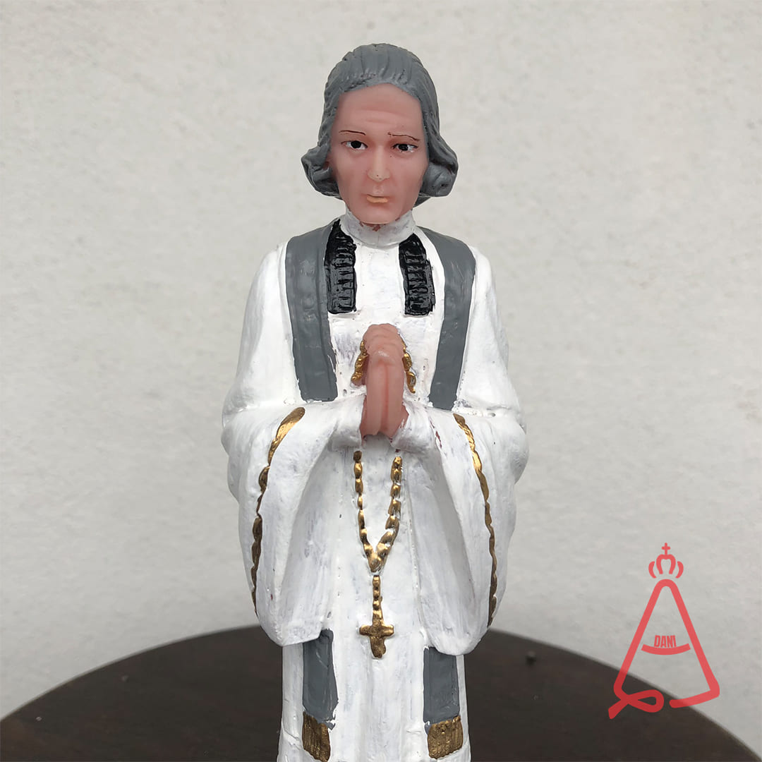 IMAGEM DE RESINA NACIONAL SÃO JOÃO MARIA VIANNEY 20CM (1 UNIDADE)