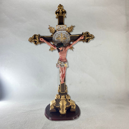 CRUCIFIXO DE RESINA NACIONAL COM MEDALHA SÃO BENTO 56CM (1 UNIDADE)