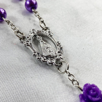 TERÇO NOSSA SENHORA APARECIDA PÉROLA ROSAS 6MM (12 UNIDADES)