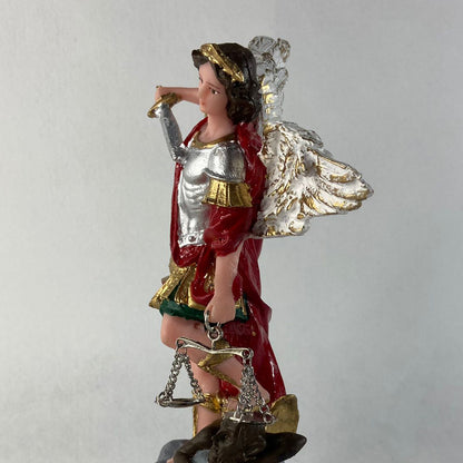 IMAGEM DE RESINA NACIONAL SÃO MIGUEL ARCANJO COM BALANÇA 20CM (1 UNIDADE)