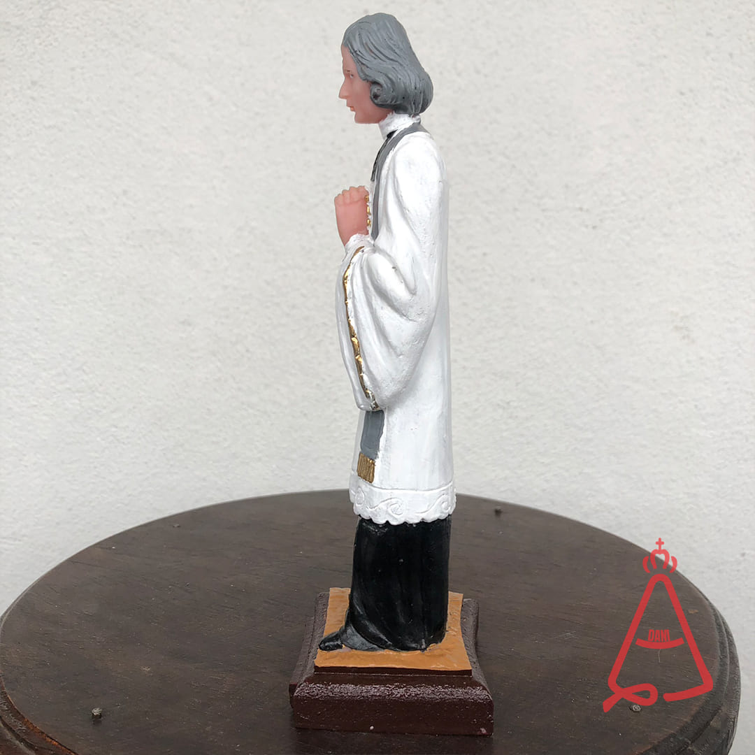 IMAGEM DE RESINA NACIONAL SÃO JOÃO MARIA VIANNEY 20CM (1 UNIDADE)