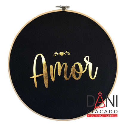 QUADRO DE TECIDO COM MOLDURA DE BAMBU AMOR (1 UNIDADE)