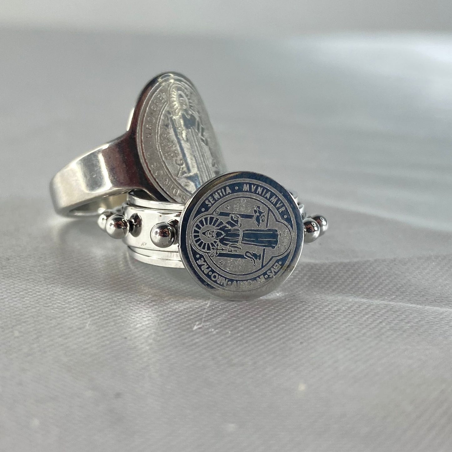 ANEL PRATEADO MEDALHA SÃO BENTO (45 UNIDADES)