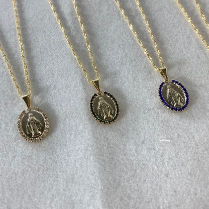 CORRENTE DOURADA OVAL NOSSA SENHORA DAS GRAÇAS G COM STRASS CORES SORTIDAS (3 UNIDADES)