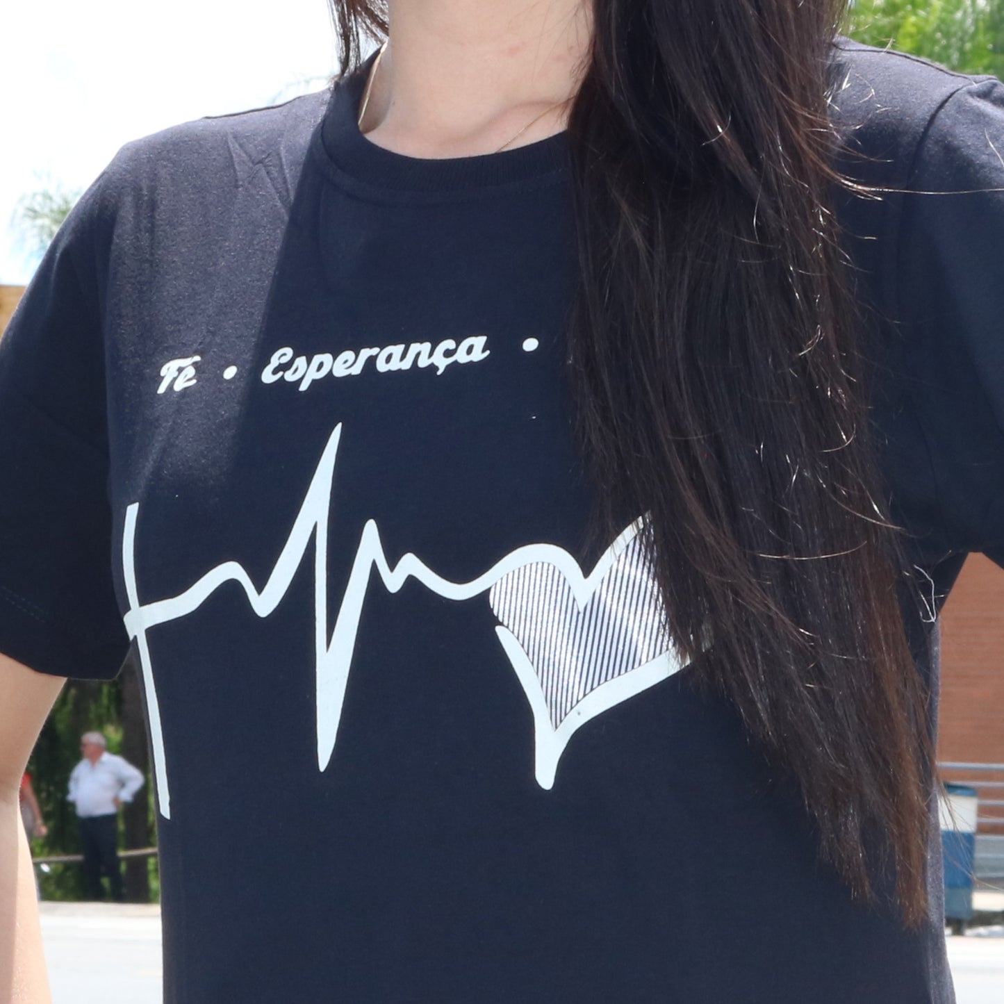 CAMISETA PRETA FÉ, ESPERANÇA E AMOR TAMANHO M (1 UNIDADE)