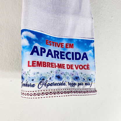 PANO DE PRATO NOSSA SENHORA APARECIDA BRANCO BORDADO VINHO (1 UNIDADE)