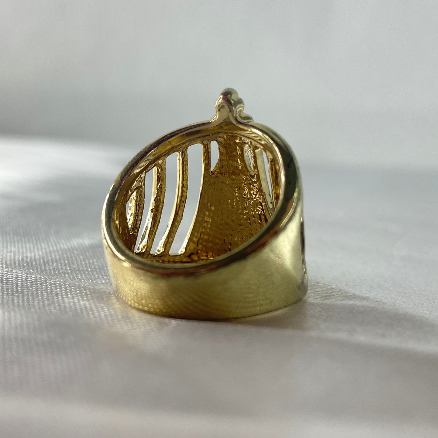 ANEL DOURADO NOSSA SENHORA APARECIDA COM STRASS (15 UNIDADES)