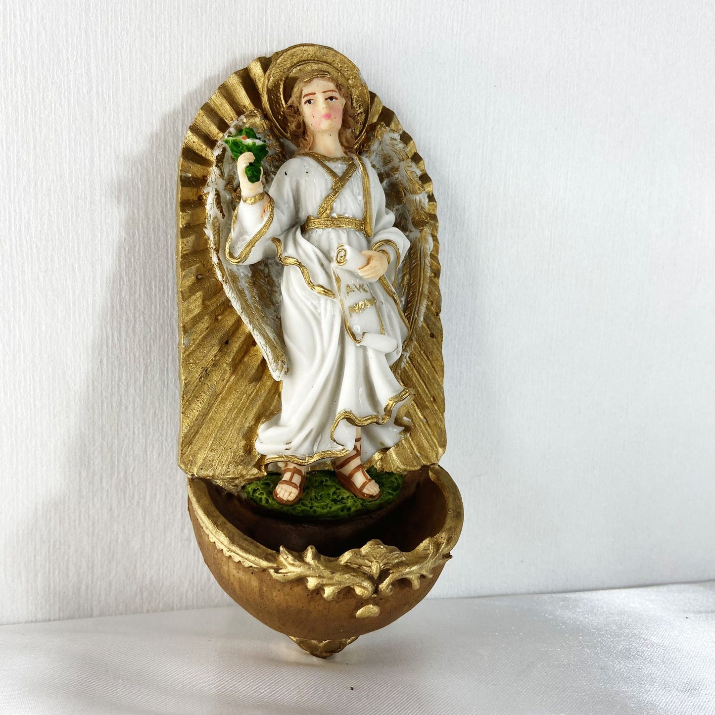 PORTA AGUA BENTA DE RESINA SÃO GABRIEL 16CM (1 UNIDADE)